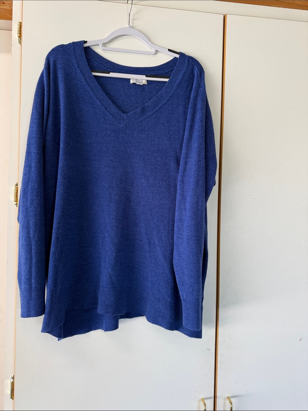 croft & barrow V-Neck Sweater in Cobalt Blue
